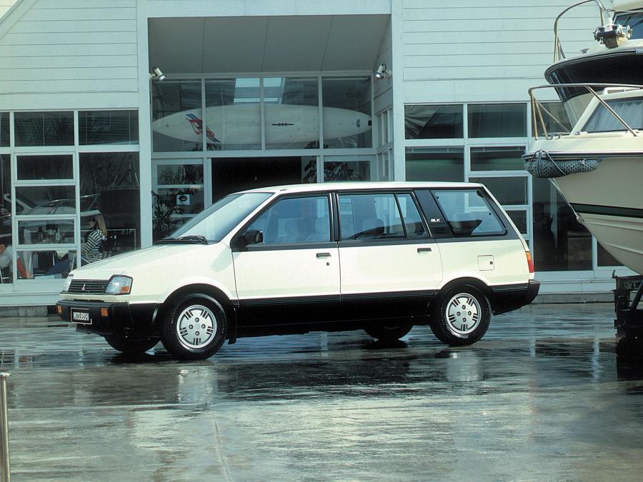  Mitsubishi Space Wagon 1983 года  (фото 4 из 6)